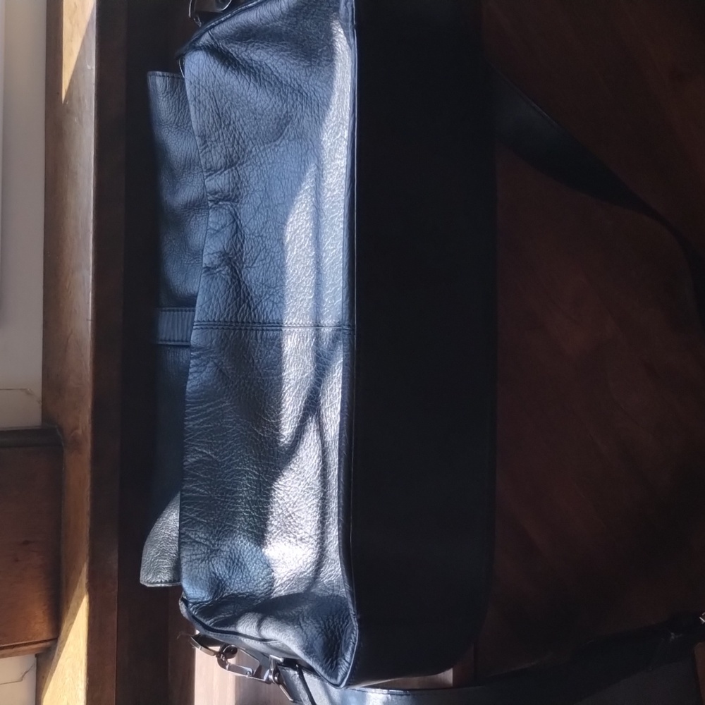 Kenneth Cole Reaction Laptop Messenger Bag - Picture 3 of 16